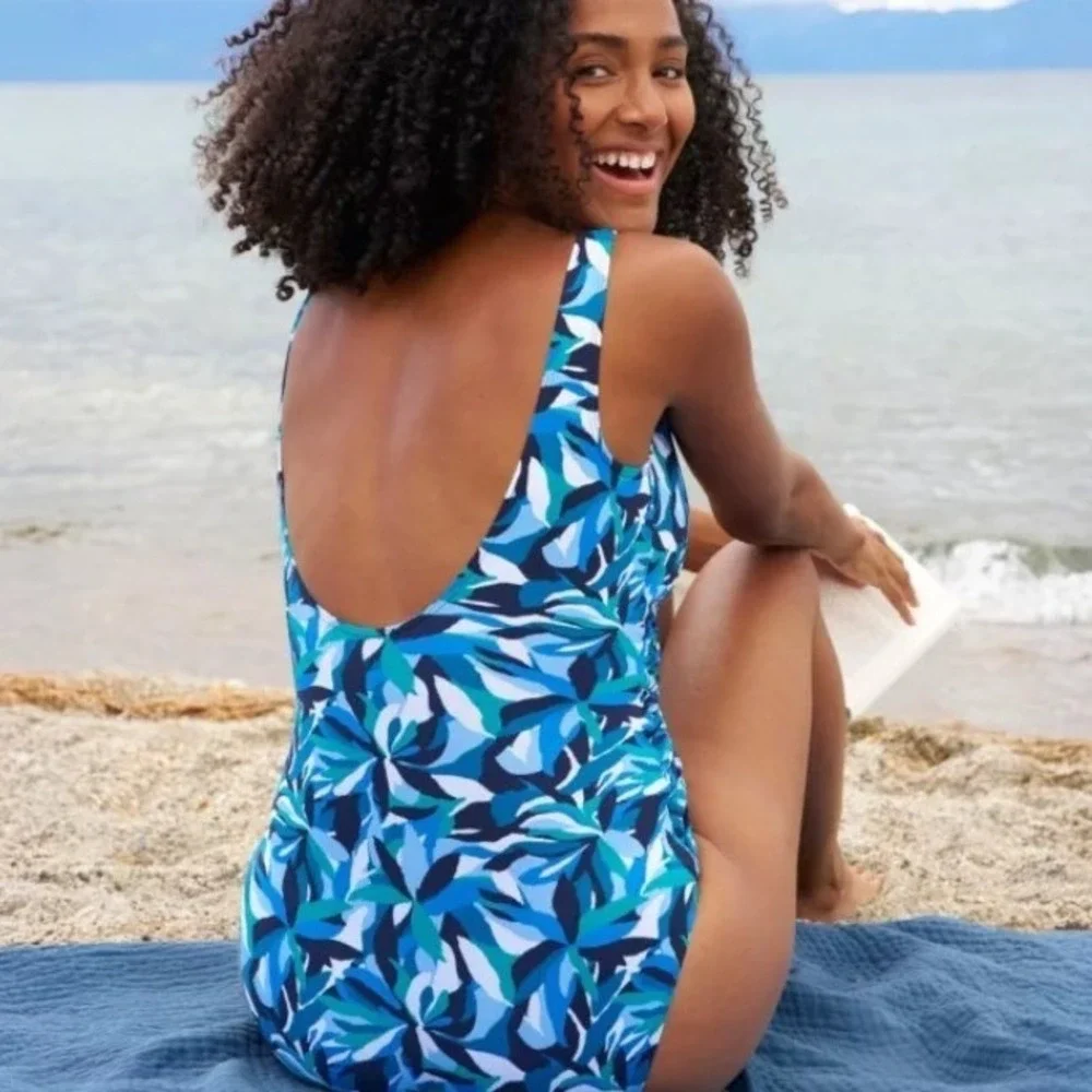 L.L. Bean One Piece Swimsuit Womens 22W Blue Floral Excellent Ruched Wrap Front